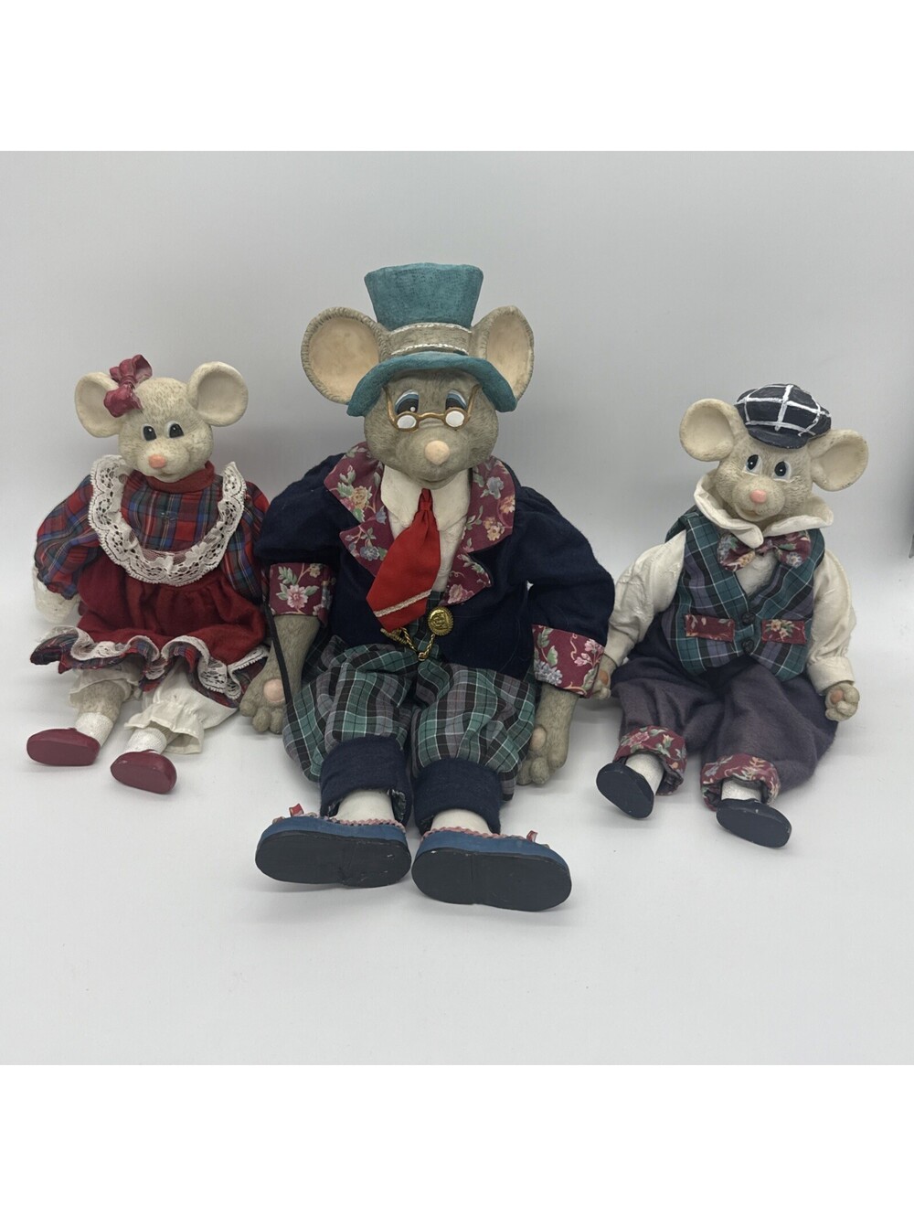House of Lloyd Christmas Around the World City Mice Marcus and kids